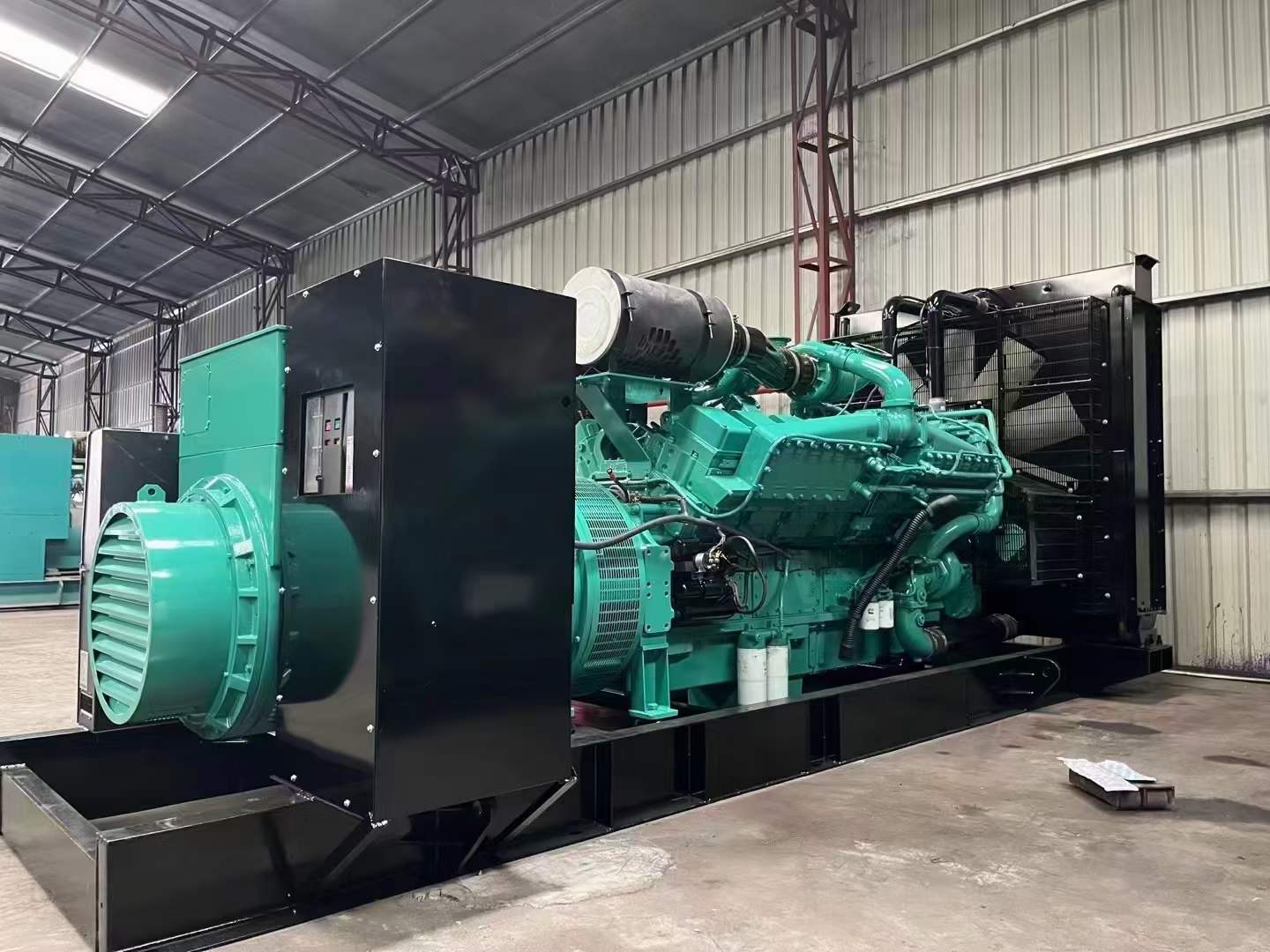 达尔罕茂明安联合如何降低 800kW 柴油发电机输出电流的波动？