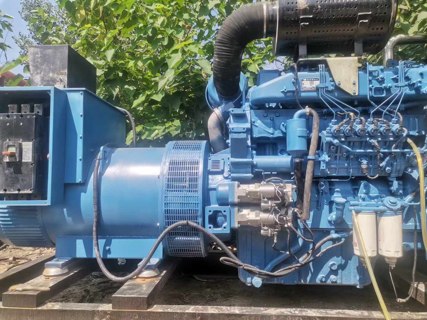 达尔罕茂明安联合详细说明降低 800kW 柴油发电机输出电流波动的方法